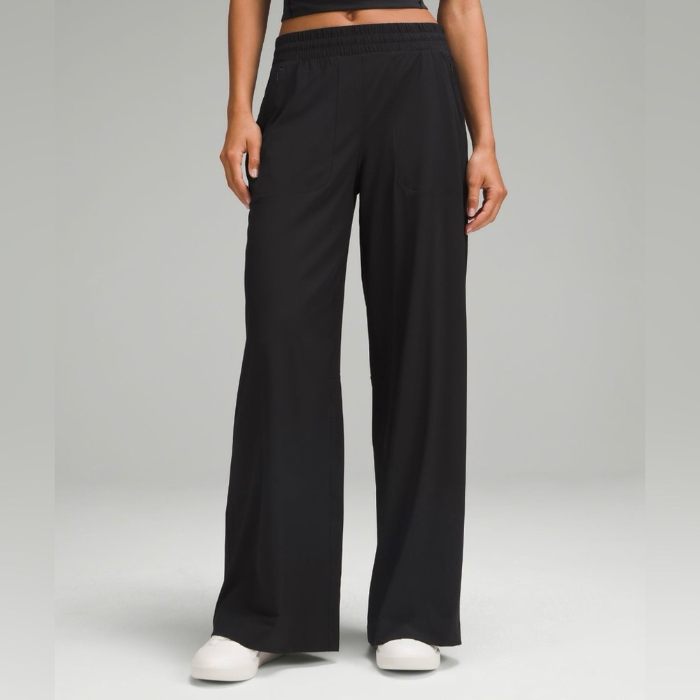Lululemon Black, size 10, Swift Mid-Rise Wide-Leg Pants